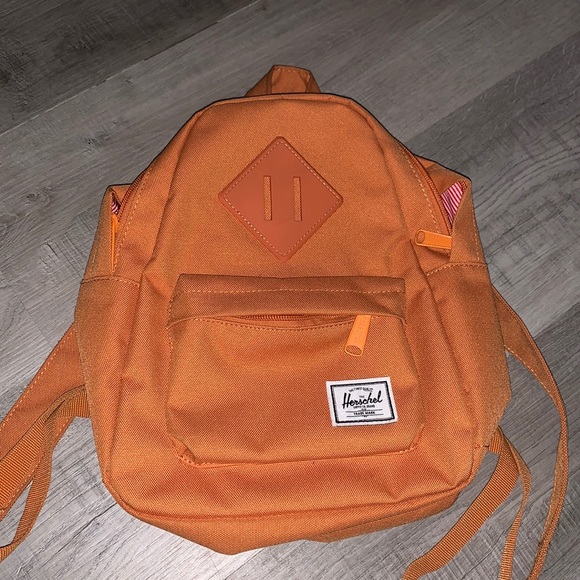 Herschel Mini Classic Backpack - Picture 1 of 5